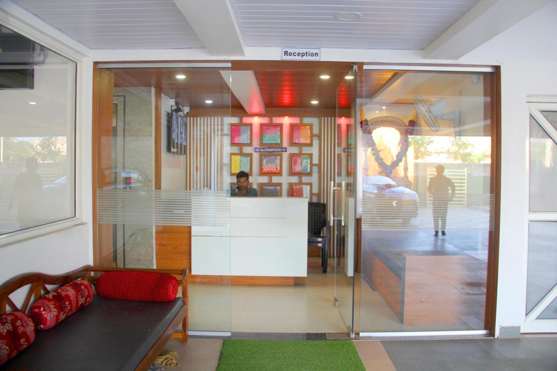 Hotel Ambai Executive Tuljapur Dış mekan fotoğraf